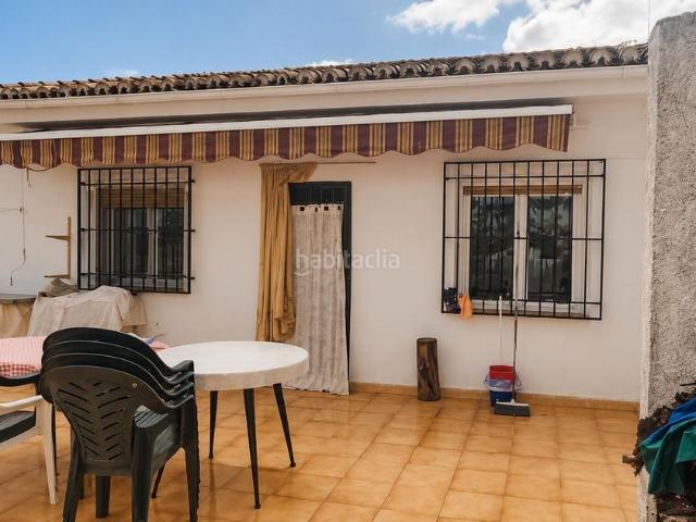 Casa en venta en Montefrío. Casa de pueblo con garaje, terraza y chimenea en el corazón de Montefrío. Casas.