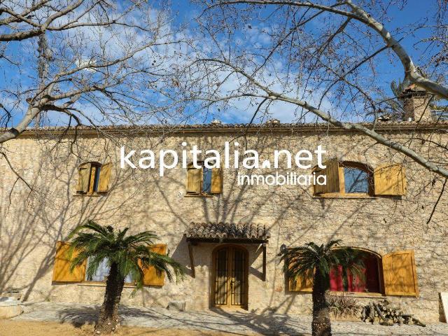 Casa en venta en Montesa. Espectacular masía rústica a la venta muy próxima a Xátiva. Casas.