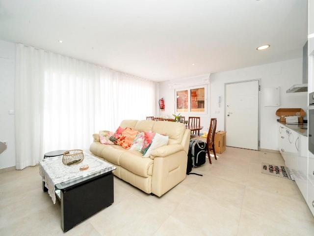 Casa en venta en Montesinos Los. Casa adosada con PISCINA PRIVADA en LOS MONTESINOSVIVIENDA HH001ND85 m CONSTRUIDOS165 m PARCELATRES DORMITORIOSDOS BANtildeOSPIS. Casas Montesinos.
