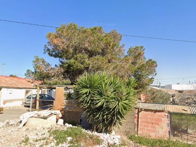 Casa en venta en Montesinos Los. Parcela urbana en Los Montesinos con vivienda para reformar. Casas Montesinos.