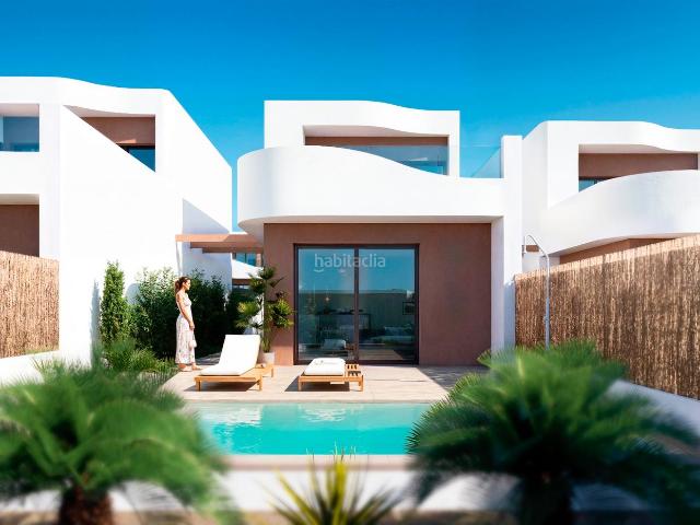 Casa en venta en Montesinos Los. VILLA con PISCINA PRIVADA en LOS MONTESINOSVIVIENDA Ref GE013ND129 m CONSTRUIDOS227 m PARCELA33 m SOLARIUMTRES DORMITORIOSTRES B. Casas Montesinos.