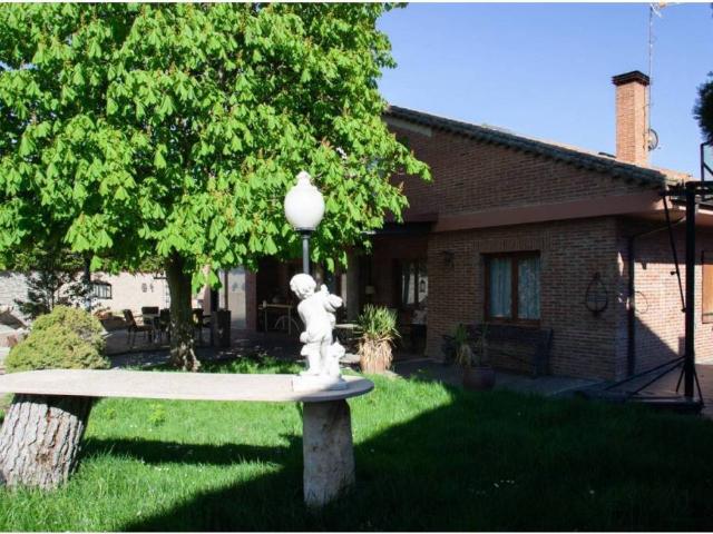Casa en Venta en Monterrubio de Armuña