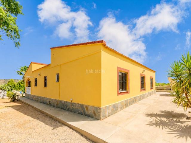 Casa en venta en Montroi Montroy. UN OASIS PRIVADO EN MONTROI. Casas Montroi.
