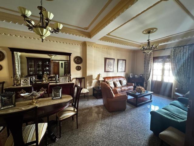 Casa en venta en Morón de la Frontera. FABULOSA CASA SEÑORIAL EN CALLE CHILE! ZONA ALAMEDA. Casas Morón de la.
