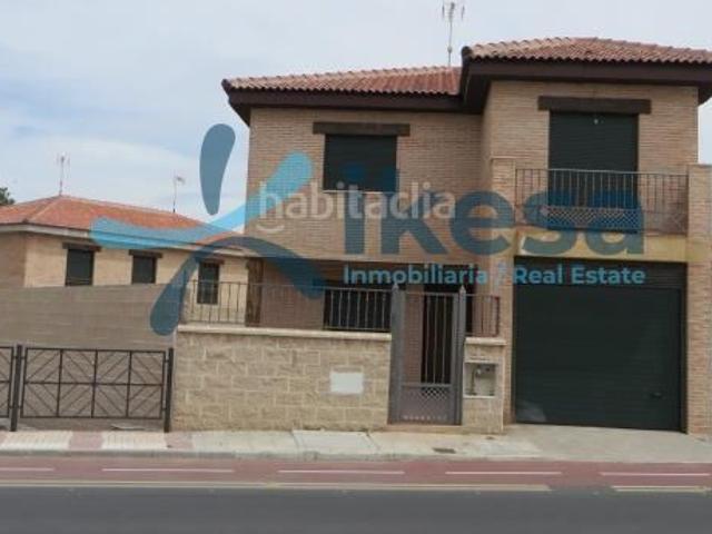 Casa en venta en Mora. Venta de Casa Adosada en Mora, Toledo. Activo Inmobiliario Sin Posesión, No se puede Visitar. Casas.