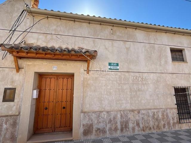 Casa en venta en Moral de Calatrava. Casa tradicional con patio y gran potencial. Casas Moral de.