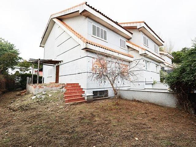 Casa en venta en Moralzarzal, Centro. ESTUPENDO CHALET PAREADO. Casas.