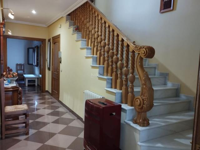 Casa en venta en Moriles. Amplia casa en Moriles con 251 m² construidos, garaje, 4 dormitorios, 3 baños y libre de cargas. Casas.