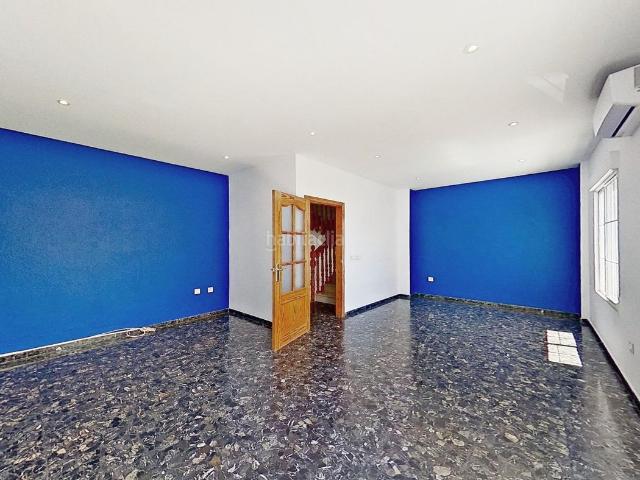 Casa en venta en Motril, Motril ciudad. Casa amplia y luminosa con gran cochera en La Fabriquilla. Casas.