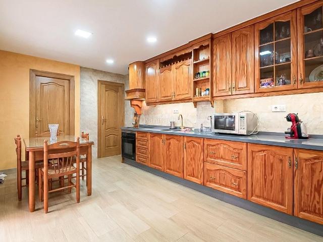 Casa en venta en Motril, Motril ciudad. Casa Adosada con Garaje. Casas.
