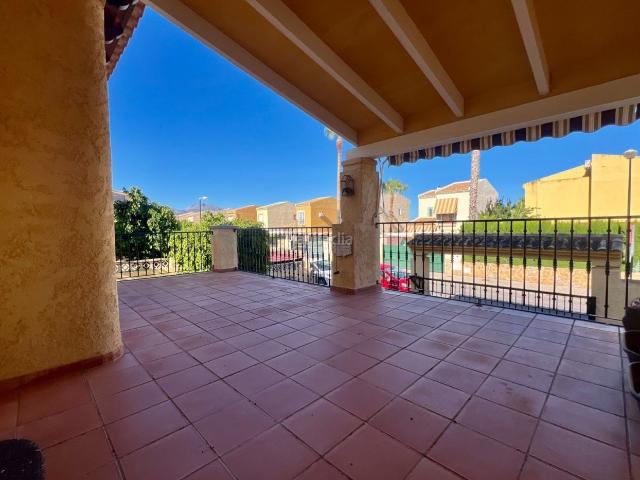 Casa en venta en Nucia la, Coloma. Ubicada en una de las zonas residenciales maacutes demandadas de La Nuciacutea, esta impecable villa pareada ofrece una excelente. Casas Nucia.
