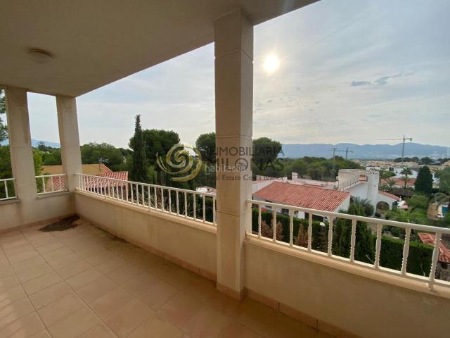 Casa en venta en Nucia la, Coloma. Casa independiente en la Nucia con piscina privada y vistas al mar. Casas Nucia.
