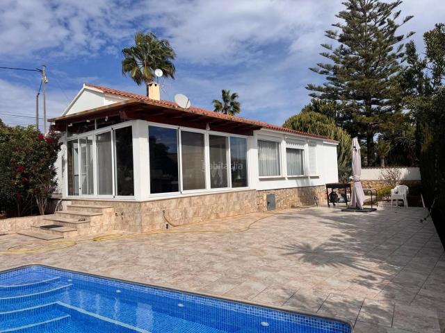 Casa en venta en Nucia la, Coloma. ltpgtSe vende una espectacular casa en La Nucia, situada en una ubicacioacuten privilegiada, cerca de todos los servicios esencial. Casas Nucia.