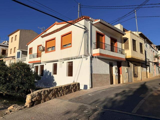 Casa en venta en Nucia la, La Nucia Pueblo. Planta baja con reforma integral. Casas Nucia.