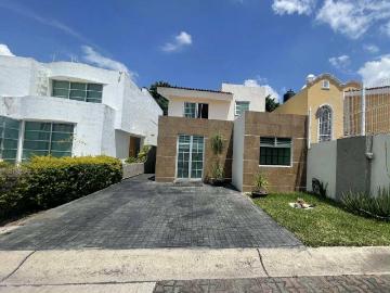 Casa en venta en Nueva Galicia con Recamara en planta baja, Tlajomulco