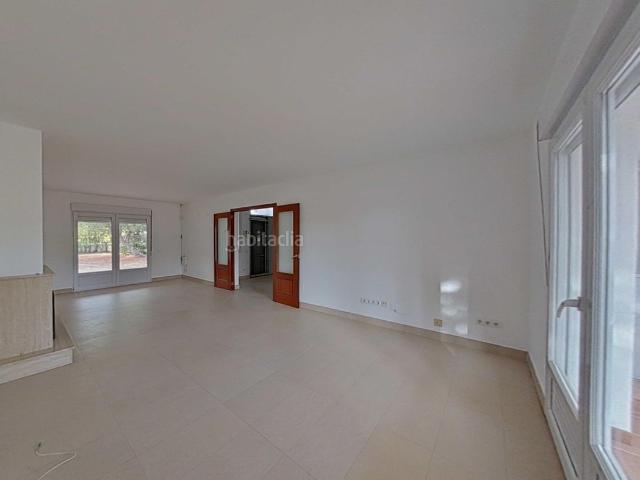 Casa en venta en Nuevo Baztán, Eurovillas. Casa en Venta en Eurovillas, Nuevo Baztán Oportunidad Única por 430.000. Casas Nuevo.