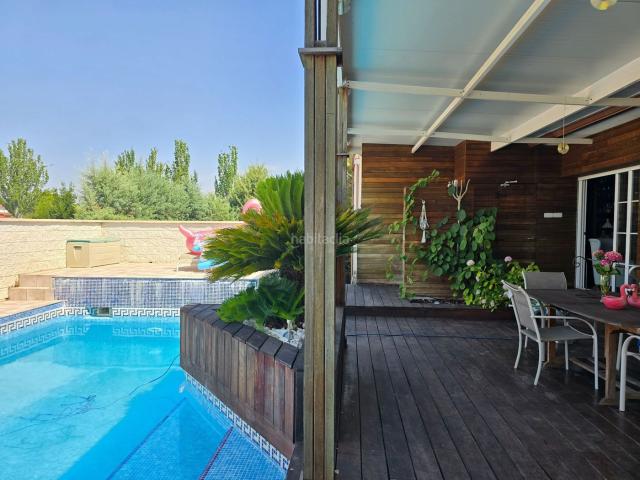 Casa en venta en Nuevo Baztán, Eurovillas. chalet reformado con piscina de 6 habitaciones a 45 minutos de Madrid. Casas Nuevo.