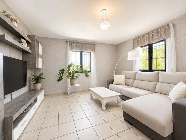 Casa en venta en Nuevo Baztán, Nuevo Baztán Pueblo. Inmobiliaria Tagonia presenta en exclusiva este magnífico chalet independiente situado en la urbanización Monteacevedo. Casas Nuevo.
