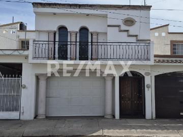 Casa en Venta en Nuevo Durango en Avenida Principal
