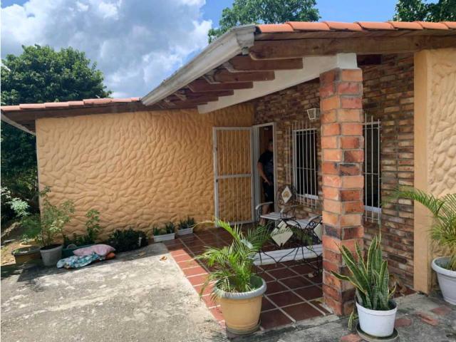 Casa en Venta en Naguanagua, Urb. Carialinda DL 8370511