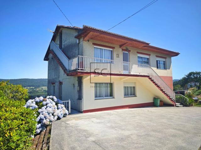 Casa en venta en Narón, Sedes Pedroso Doso. Casa independiente con dos viviendas y finca en Doso, Narón. Casas.