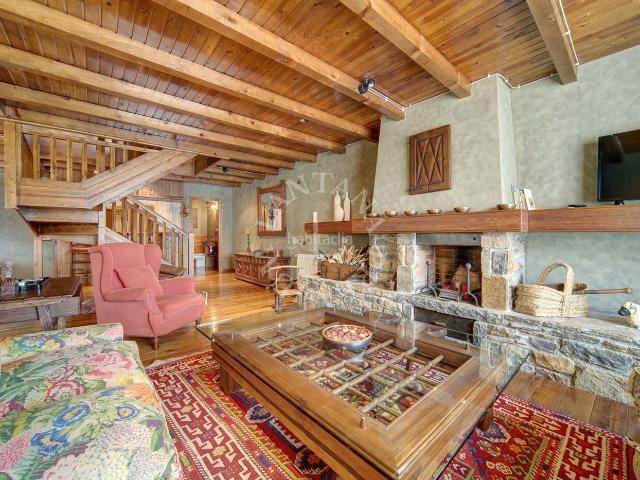 Casa en venta en Naut Aran, Baquèira. GRAN CASA CON JARDÍN Y VISTAS EN PLETA DE NHEU. Casas Naut.