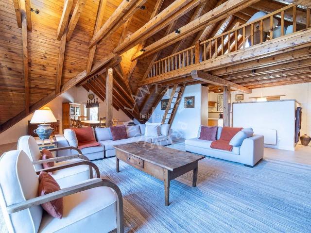 Casa en venta en Naut Aran, Baquèira. GRAN CASA DE 10 HABITACIONES Y 7 BAÑOS EN PLETA DE JUS. Casas Naut.