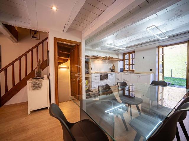 Casa en venta en Naut Aran, Garòs. CASA REFORMADA CON JARDÍN Y LICENCIA DE ALQUILER TURISTICO EN GAROS. Casas Naut.