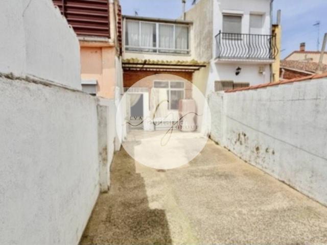 Casa en venta en Nava del Rey. Gran oportunidad de compra de vivienda con patio en Nava del Rey. Casas Nava del.