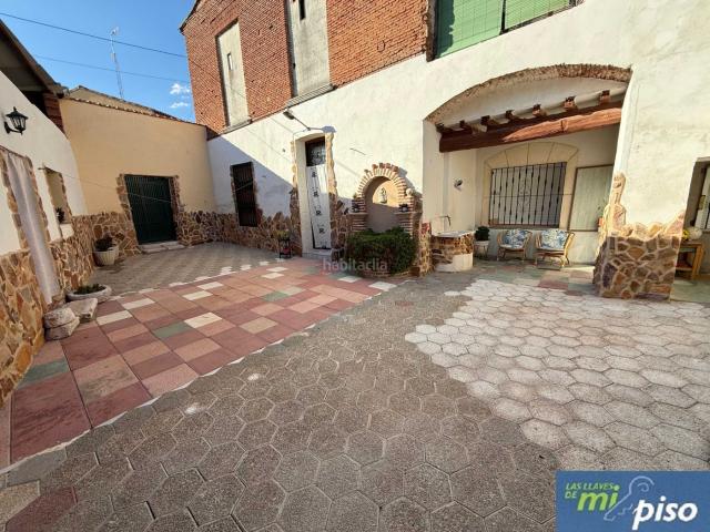 Casa en venta en Nava del Rey. Oportunidad Vivienda en Nava del Rey totalmente reformada de cuatro dormitorios. Casas Nava del.