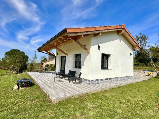 Casa en venta en Nava. Preciosa vivienda a estrenar, situada en una parcela completamente llana y cerrada de 1.600 m, ideal para disfrutar de la naturale. Casas.
