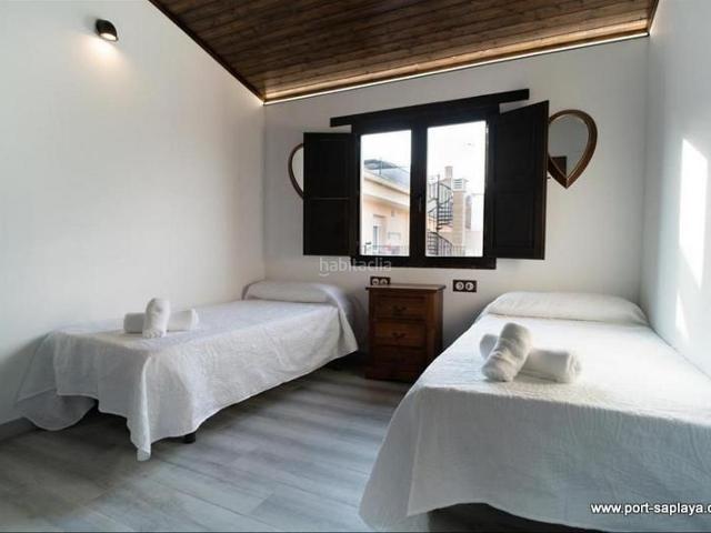 Casa en venta en Navarrés. Venta de edificio totalmente rehabilitado y reformado con 5 apartamentos turísticos en explotación. Zona de la Canal de Navarrés. Casas.