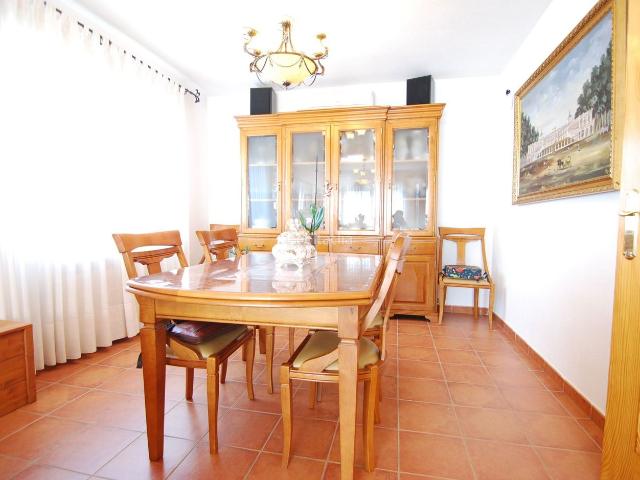 Casa en venta en Navas del Rey. ESPECTACULAR CHALET CON PARCELA DE 500 METROS EN CASCO URBANO !. Casas Navas del.