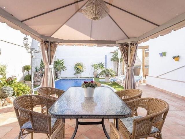 Casa en venta en Nerja, Centro. CASA EN NERJA CON PISCINA PRIVADA. Casas.