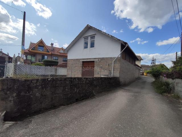 Casa en venta en Neves As. Gran propiedad con casa de piedra de 257m2 con 5 dormitorios y 2 baños, y a mayores con una casa de campo, gran alpendre y varios. Casas Neves.