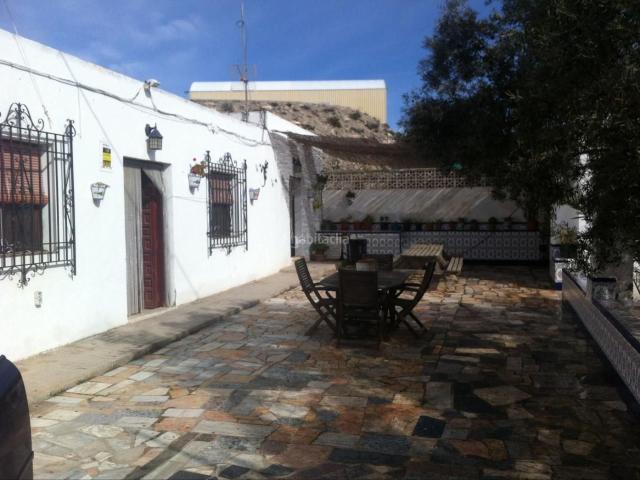 Casa en venta en Níjar, San Isidro Campohermoso. CORTIJO en la comarca de Nijar, muy bien comunicado al lado del acceso Nº 471, de la Autobía A 7. A 20 km de Almeria, consta de casa de campo.