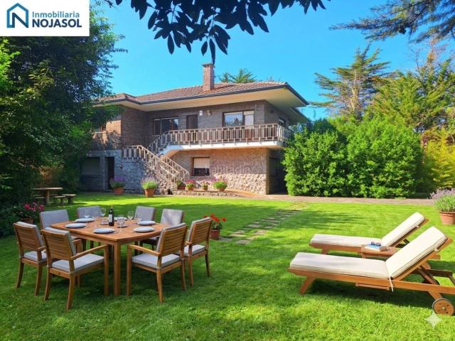 Casa en venta en Noja, Palacio. REF 000726 PRECIOSA CASA INDIVIDUAL EN NOJA CON 4 HABITACIONES Y 2 BAÑOS CON UNA PARCELA DE 1.440M2. Casas.