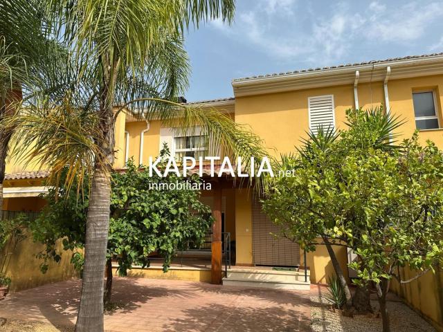 Casa en venta en Novetlè. Espectacular casa VENTA en Novetlè con jardín privado, garaje y excelentes calidades. Casas.