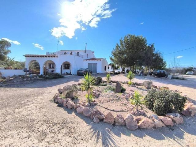 Casa en Venta en Novelda