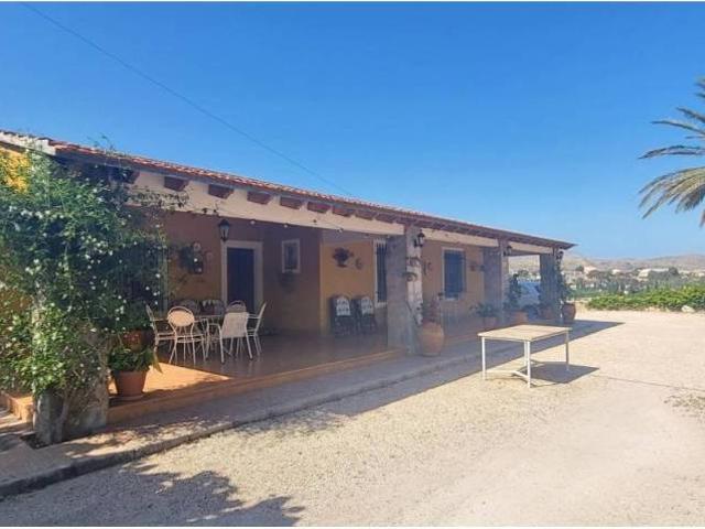 Casa en Venta en Novelda