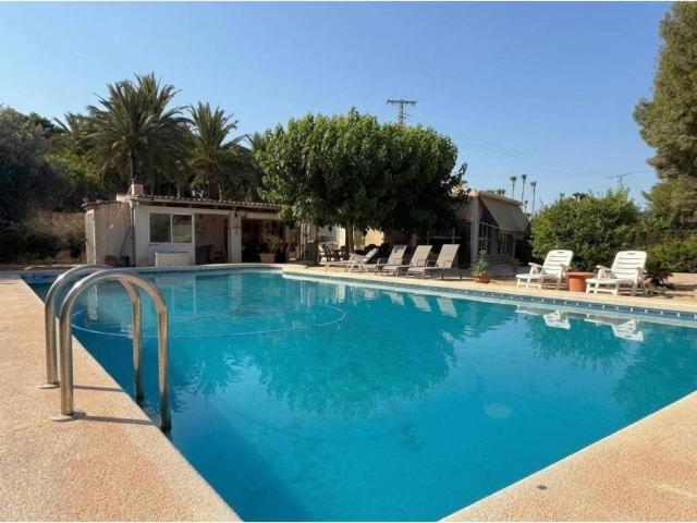 Casa en Venta en Novelda