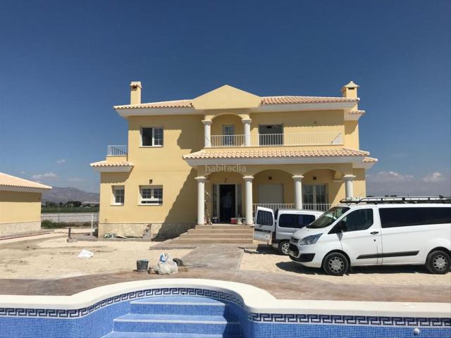 Casa en venta en Novelda. Esta es una gran oportunidad para adquirir una Villa nueva totalmente personalizada según sus necesidades. Situada en una parcela. Casas.