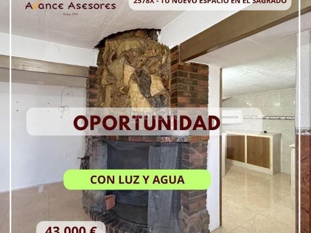 Casa en venta en Novelda. Oportunidad en el Sagrado Corazón! Tu nuevo espacio en la zona más cotizada de Novelda. CON LUZ Y AGUA. Casas.