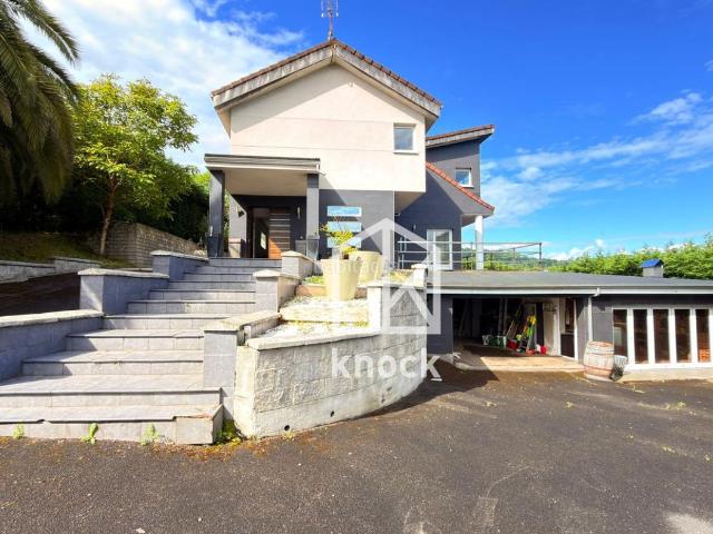 Casa en venta en Oviedo, San Claudio Trubia Las Caldas. VILLA DE LUJO, A 12 MINUTOS DE OVIEDO, CON PISCINA INTERIOR CLIMATIZADA Y ZONA DE EVENTOS. Casas.