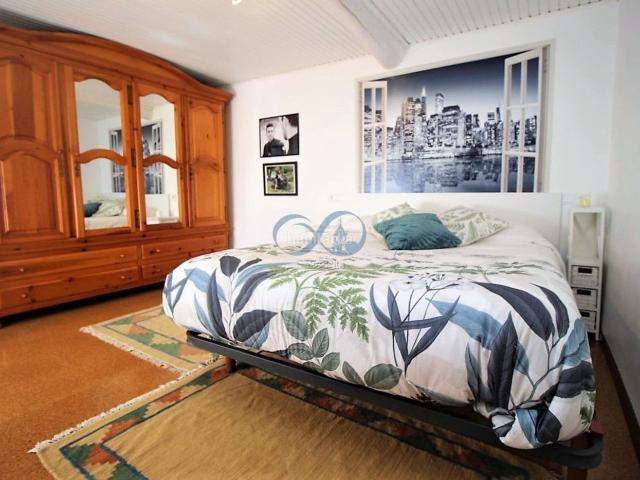 Casa en venta en Oza dos Ríos. Vivienda unifamiliar con una superficie total aproximada de 195 metros cuadrados, dividida en dos plantas la planta baja está prac. Casas Oza dos.