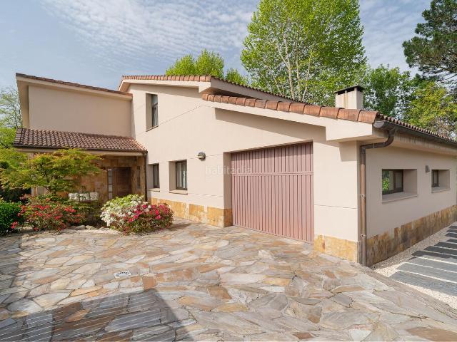 Casa en venta en Oleiros, Oleiros Pueblo. Chalet independiente con piscina. Casas.
