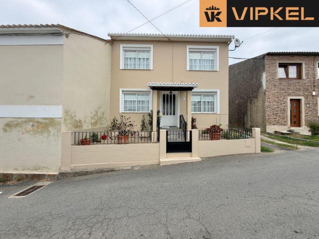 Casa en venta en Oleiros La Coruña