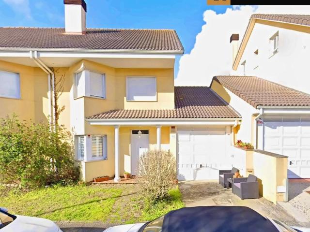 Casa en venta en Oleiros La Coruña