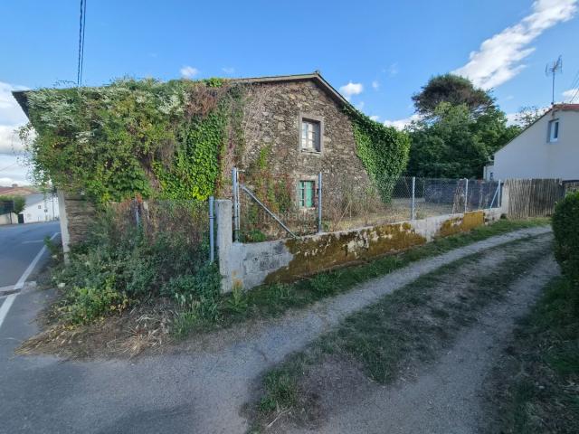 Casa en venta en Oleiros, Mera Serantes. CASA + FINCA URBANA de 2500 metros cuadrados en MERA OLEIROS A CORUÑA. Casas.