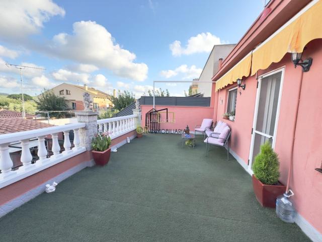 Casa en venta en Olèrdola. Encantadora casa familiar con dos viviendas y espacio exterior en Moja, Olerdola. Casas.